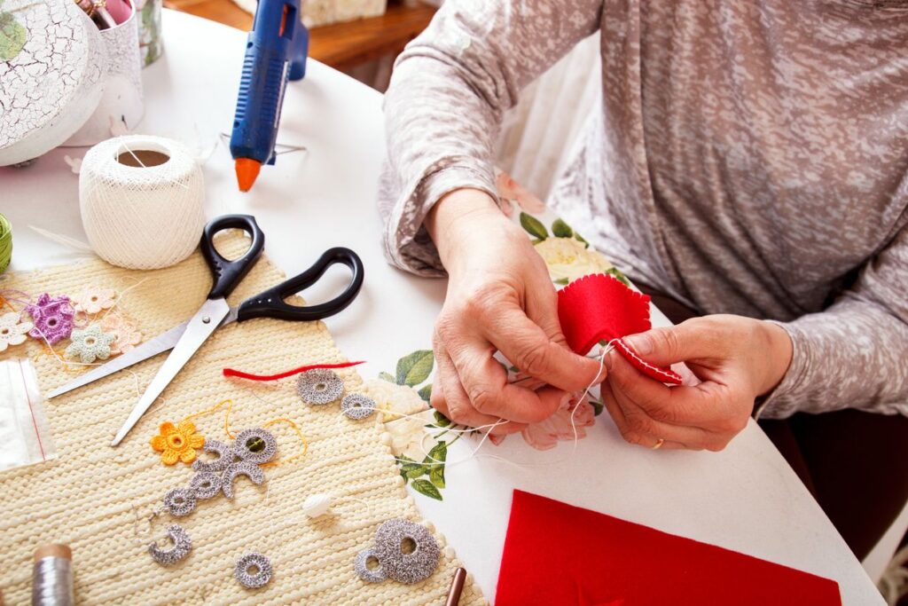 10 Produk Handmade Rumahan yang Paling Banyak Dicari – Young On Top
